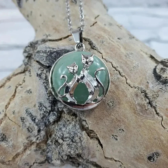 Green Aventurine Mother and Baby Cat Necklace with Natural Stone Center - Picture 8 of 8